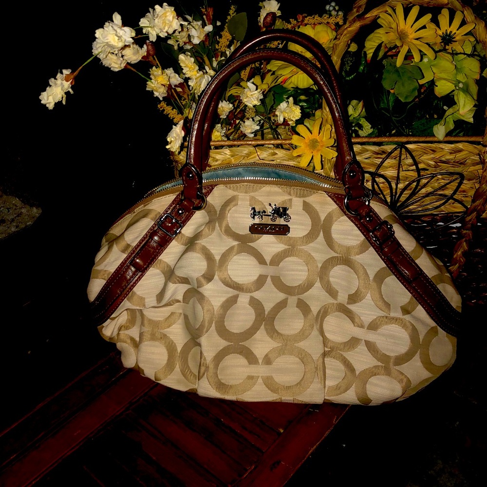 Coach purse B1126-17008 cream and brown leather